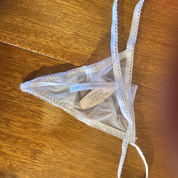 NEVER WORN Victoria Secret Bridal Lingerie - Picture 2 of 4